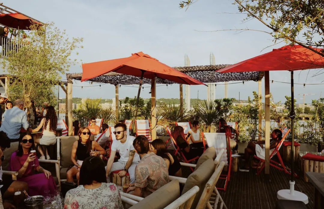 Shasha sur le toit bar Rooftop Bordeaux